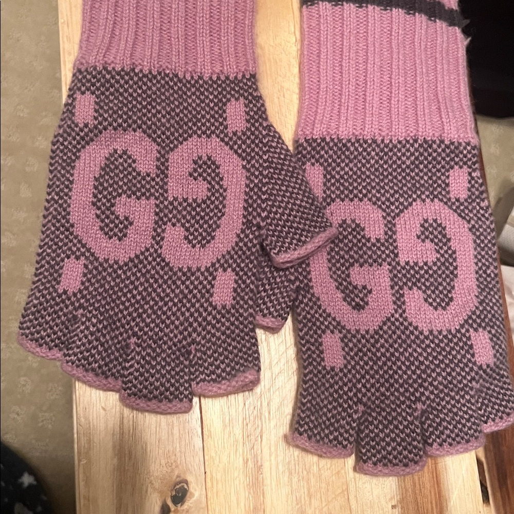 Gucci Cashmere Mittens - Picture 2 of 7